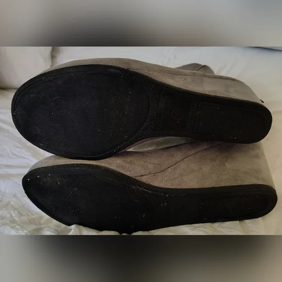 Maurices Gray Suede Wedge Ankle Boots Sz 10 - Picture 6 of 6